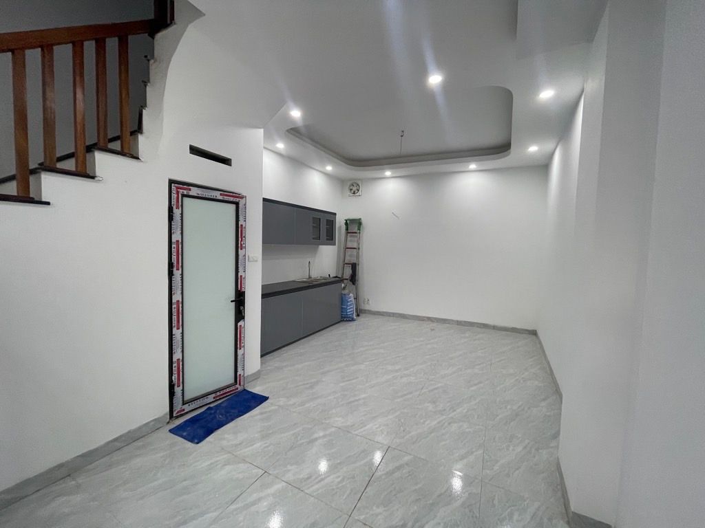 Bán nhà Định Công Thượng - diện tích 41,6m2 3 tầng - Ô tô tránh - giá 3,6 tỷ