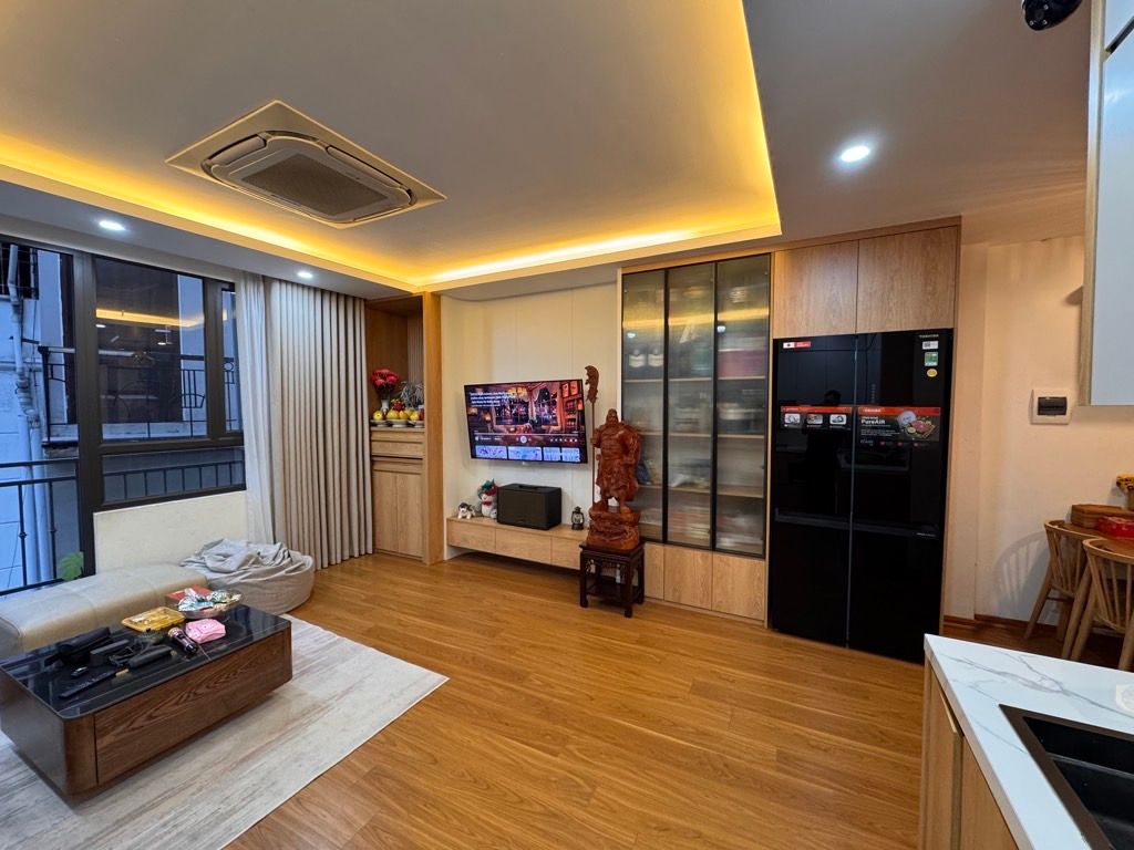 Bán nhà Đầm Trấu - diện tích 48m2 6 tầng - Ô tô đỗ cửa - giá 15,95 tỷ