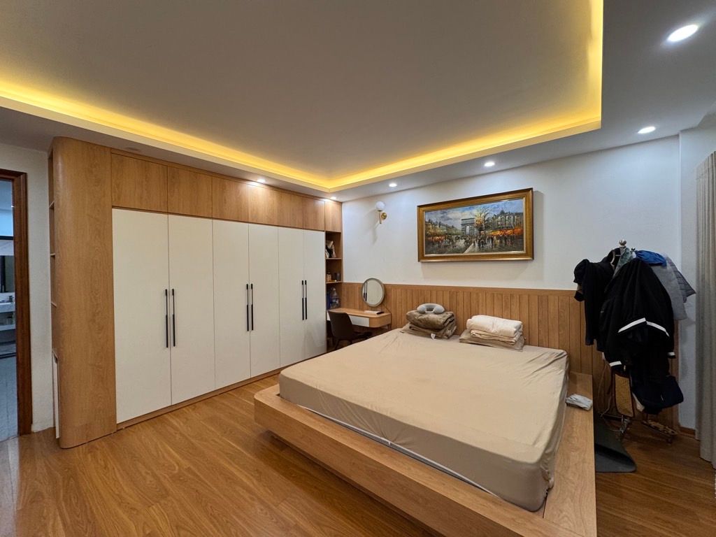 Bán nhà Đầm Trấu - diện tích 48m2 6 tầng - Ô tô đỗ cửa - giá 15,95 tỷ