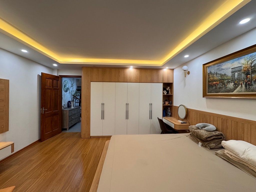 Bán nhà Đầm Trấu - diện tích 48m2 6 tầng - Ô tô đỗ cửa - giá 15,95 tỷ