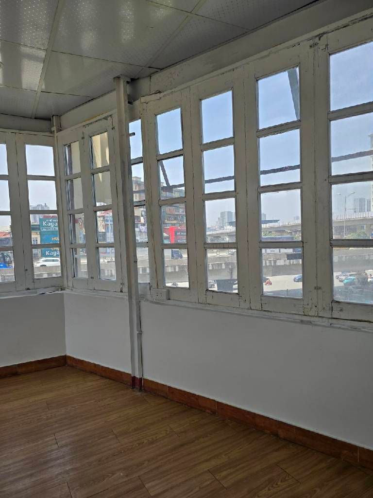 Bán nhà Nguyễn Trãi - diện tích 25m2 5 tầng - Mặt phố thênh thang, lô góc - giá 4,2 tỷ