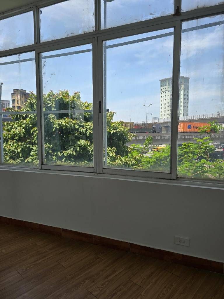 Bán nhà Nguyễn Trãi - diện tích 25m2 5 tầng - Mặt phố thênh thang, lô góc - giá 4,2 tỷ