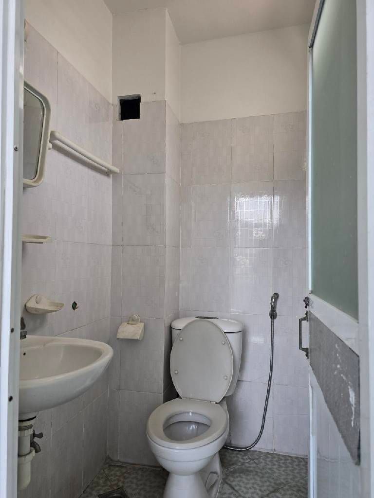 Bán nhà Nguyễn Trãi - diện tích 25m2 5 tầng - Mặt phố thênh thang, lô góc - giá 4,2 tỷ