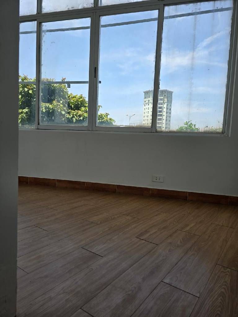 Bán nhà Nguyễn Trãi - diện tích 25m2 5 tầng - Mặt phố thênh thang, lô góc - giá 4,2 tỷ