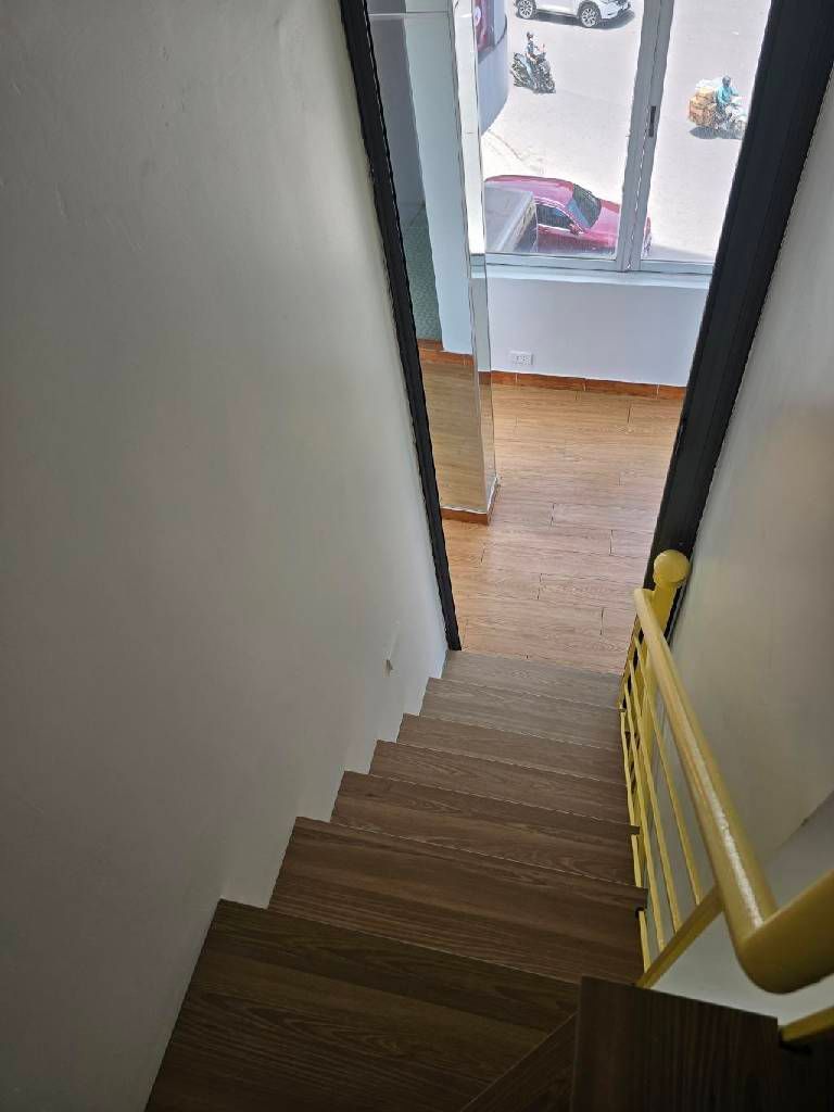 Bán nhà Nguyễn Trãi - diện tích 25m2 5 tầng - Mặt phố thênh thang, lô góc - giá 4,2 tỷ