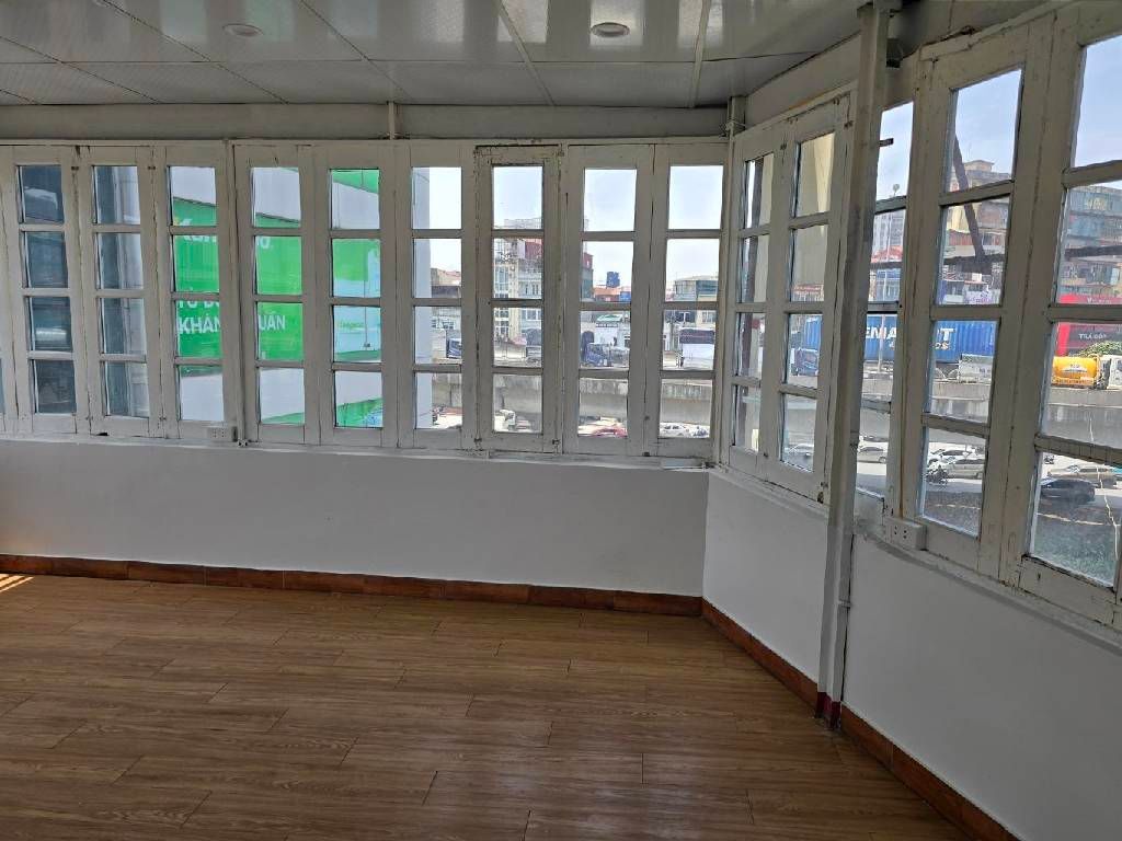 Bán nhà Nguyễn Trãi - diện tích 25m2 5 tầng - Mặt phố thênh thang, lô góc - giá 4,2 tỷ