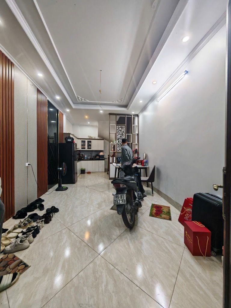 Bán nhà Hoàng Mai - diện tích 30m2 5 tầng - Nhà đẹp, ba gác đỗ - giá 7,9 tỷ