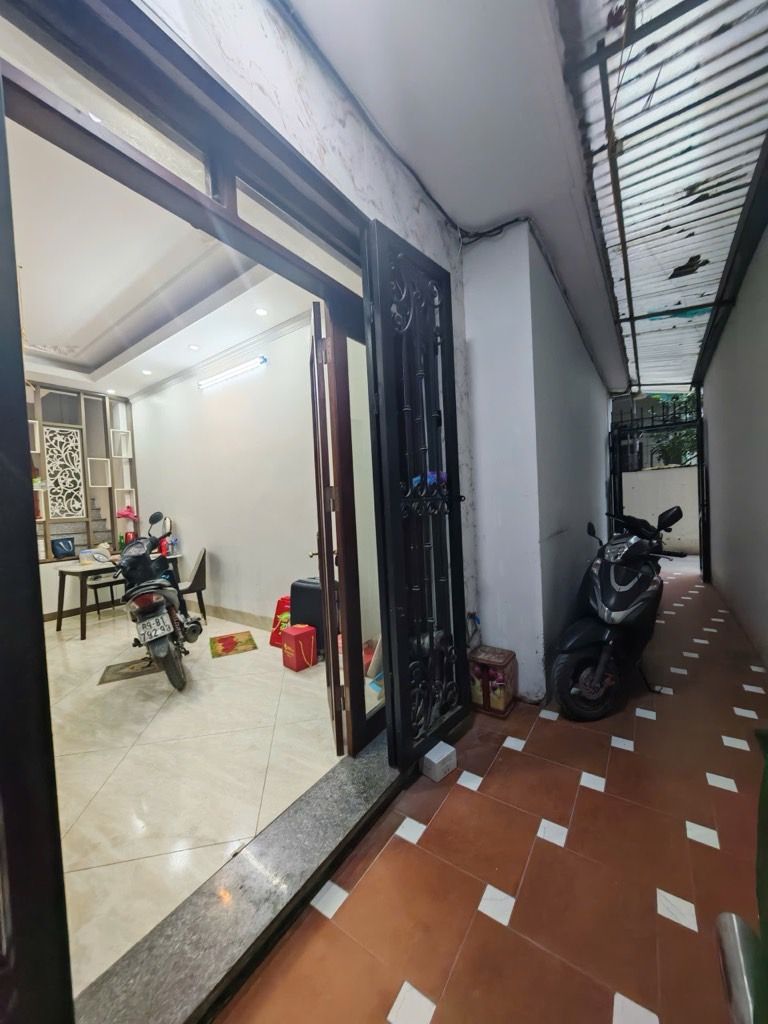 Bán nhà Hoàng Mai - diện tích 30m2 5 tầng - Nhà đẹp, ba gác đỗ - giá 7,9 tỷ