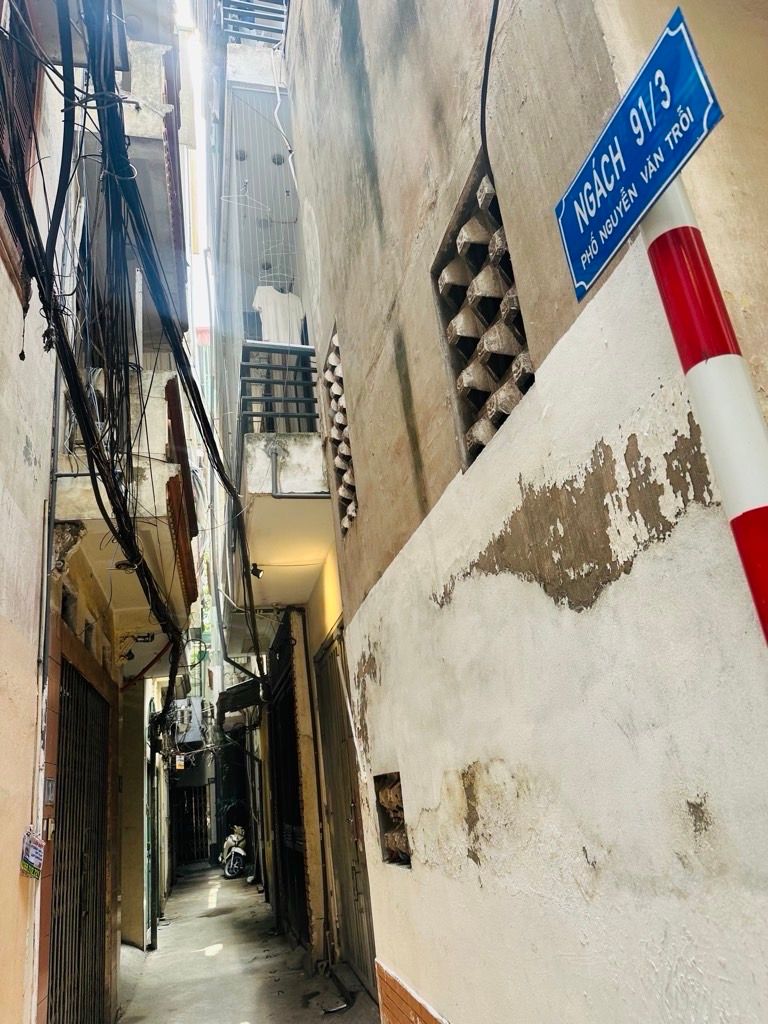 Bán nhà Nguyễn Văn Trỗi - diện tích 55.3m2 5 tầng - Ô tô dừng đỗ cách nhà ba bước chân - giá 15,8 tỷ