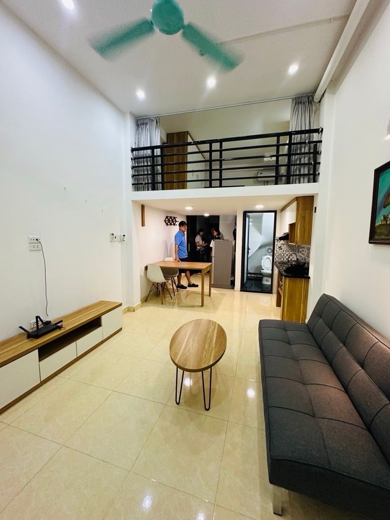 Bán nhà Nguyễn Văn Trỗi - diện tích 55.3m2 5 tầng - Ô tô dừng đỗ cách nhà ba bước chân - giá 15,8 tỷ