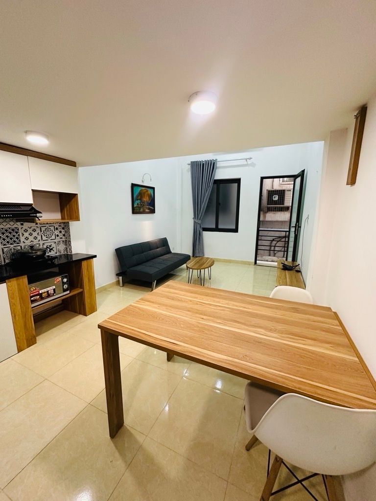 Bán nhà Nguyễn Văn Trỗi - diện tích 55.3m2 5 tầng - Ô tô dừng đỗ cách nhà ba bước chân - giá 15,8 tỷ