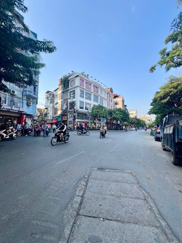 Bán nhà Khương Đình - diện tích 31m2 5 tầng - Nhà mặt phố, kinh doanh sầm uất - giá 17,9 tỷ