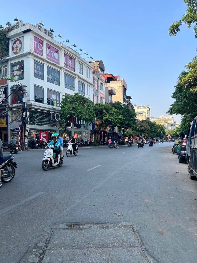 Bán nhà Khương Đình - diện tích 31m2 5 tầng - Nhà mặt phố, kinh doanh sầm uất - giá 17,9 tỷ