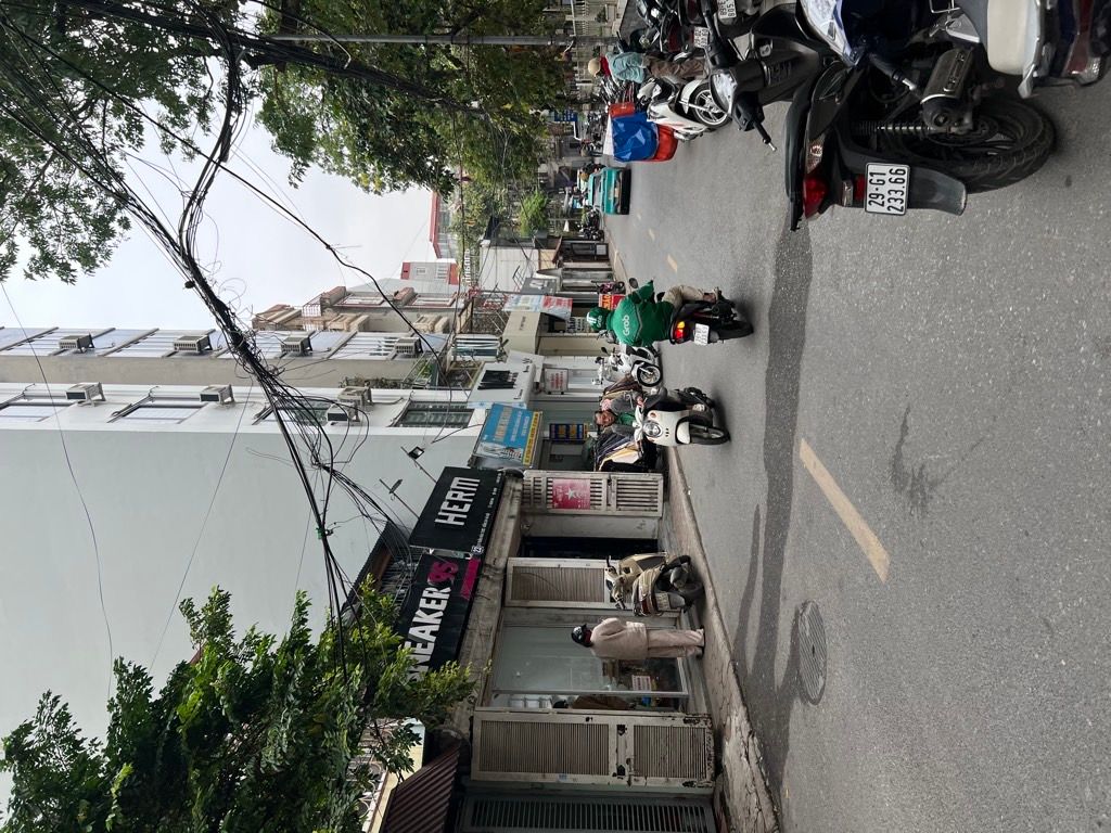 Bán nhà Trần Hữu Tước - diện tích 63.5m2 1 tầng - Mặt hồ, kinh doanh đắc địa - giá 22 tỷ