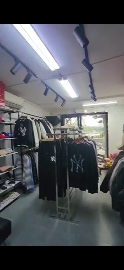 Bán nhà Trần Hữu Tước - diện tích 63.5m2 1 tầng - Mặt hồ, kinh doanh đắc địa - giá 22 tỷ