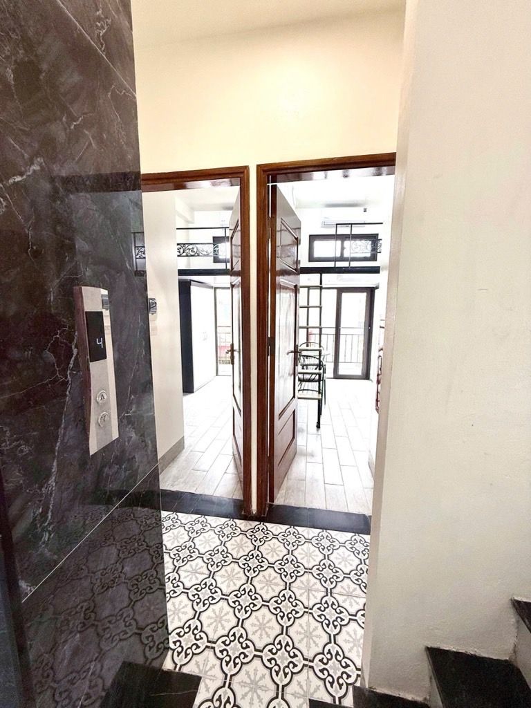 Bán nhà Minh Khai - diện tích 52m2 6 tầng - Thang máy - giá 12,9 tỷ