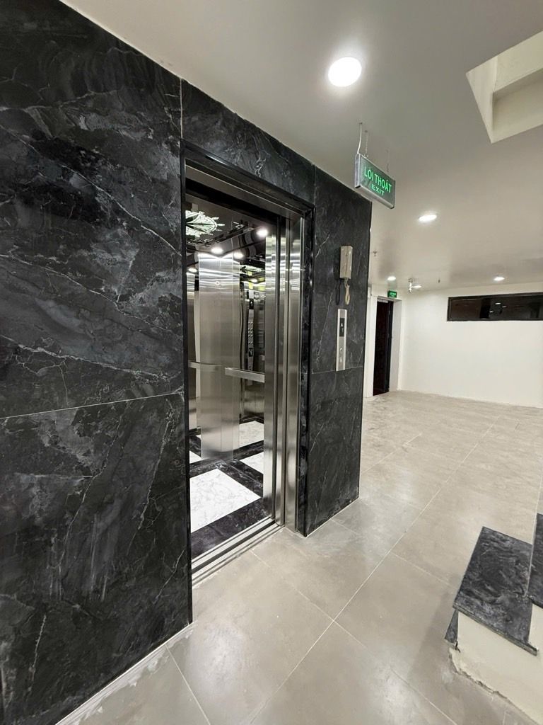 Bán nhà Minh Khai - diện tích 52m2 6 tầng - Thang máy - giá 12,9 tỷ