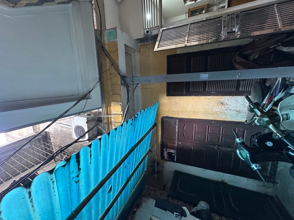 Bán nhà Võ Thị Sáu - diện tích 23m2 3 tầng - Nhà cũ cho sinh viên thuê - giá 3,5 tỷ