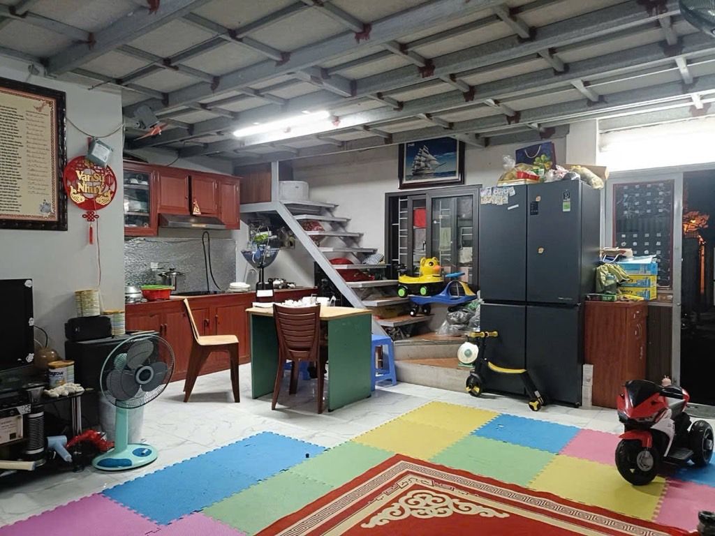 Bán nhà Giải Phóng - diện tích 33m2 2 tầng - Nhà cấp 4 giá bán đất - giá 6,8 tỷ