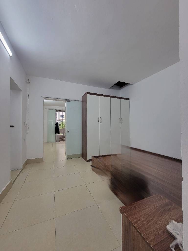 Bán nhà Hoàng Đạo Thành - diện tích 65m2 5 tầng - Ô Tô TRÁNH - giá 3,8 tỷ