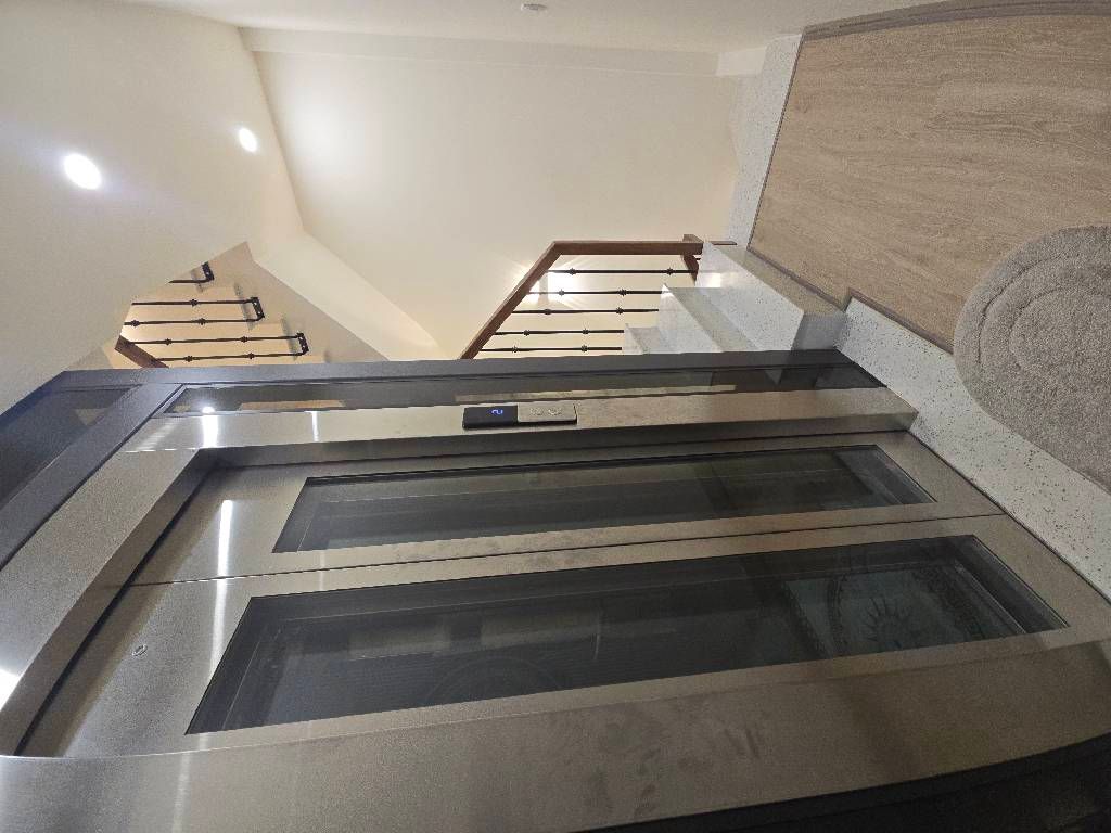 Bán nhà Dương Văn Bé - diện tích 45.6m2 6 tầng - Ô TÔ ĐỖ CỬA - giá 16 tỷ