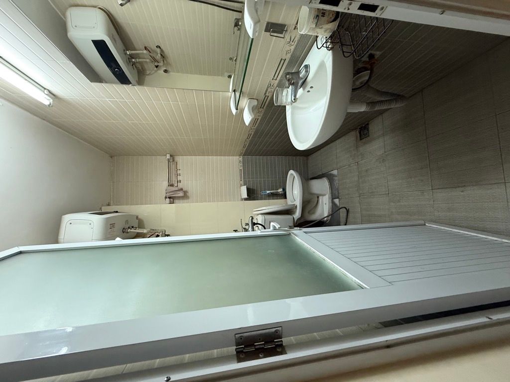 Bán nhà Tân Mai - diện tích 28m2 5 tầng - Cách 1 nhà mặt phố, ngõ nông, thông thoáng - giá 9 tỷ