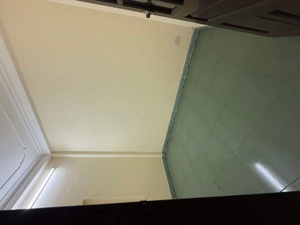 Bán nhà Tân Mai - diện tích 28m2 5 tầng - Cách 1 nhà mặt phố, ngõ nông, thông thoáng - giá 9 tỷ