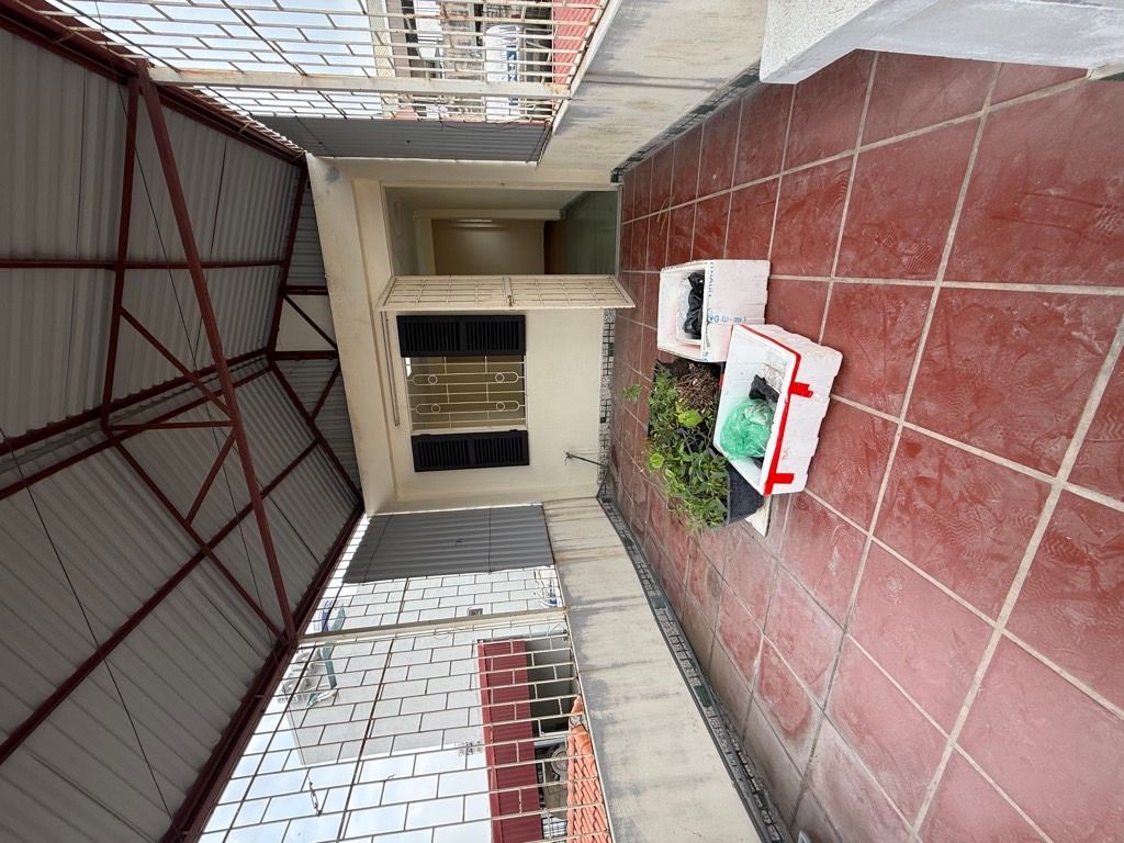 Bán nhà Tân Mai - diện tích 28m2 5 tầng - Cách 1 nhà mặt phố, ngõ nông, thông thoáng - giá 9 tỷ