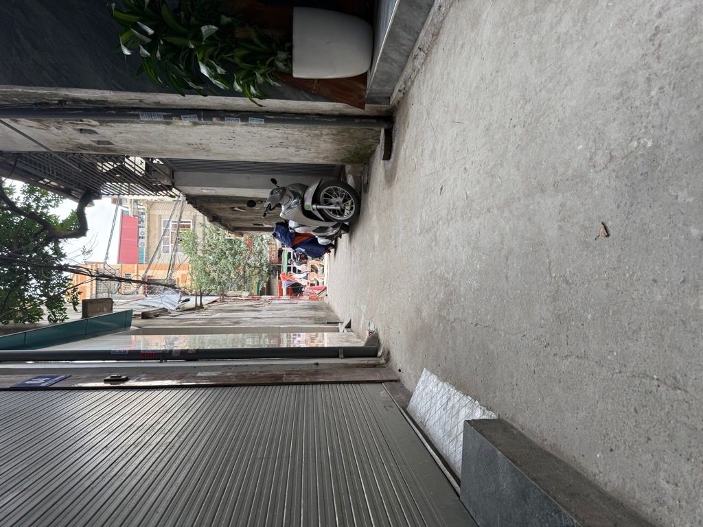 Bán nhà Tân Mai - diện tích 28m2 5 tầng - Cách 1 nhà mặt phố, ngõ nông, thông thoáng - giá 9 tỷ