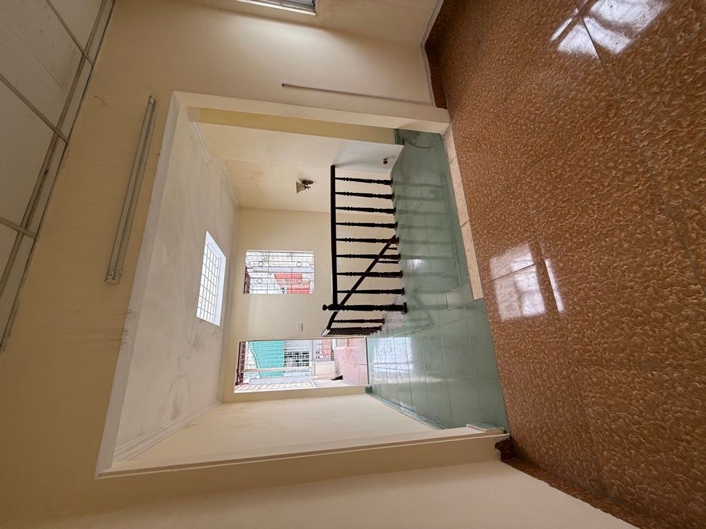 Bán nhà Tân Mai - diện tích 34m2 4 tầng - Cách 1 nhà mặt phố, ngõ nông, thông thoáng - giá 8,8 tỷ