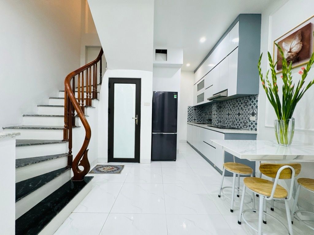 Alternative view of Bán Nhà Ngõ Quỳnh, Bạch Mai: 5 Tầng – 40m2 – Mặt Tiền 4m – Full Nội Thất – Giá 8.38 Tỷ