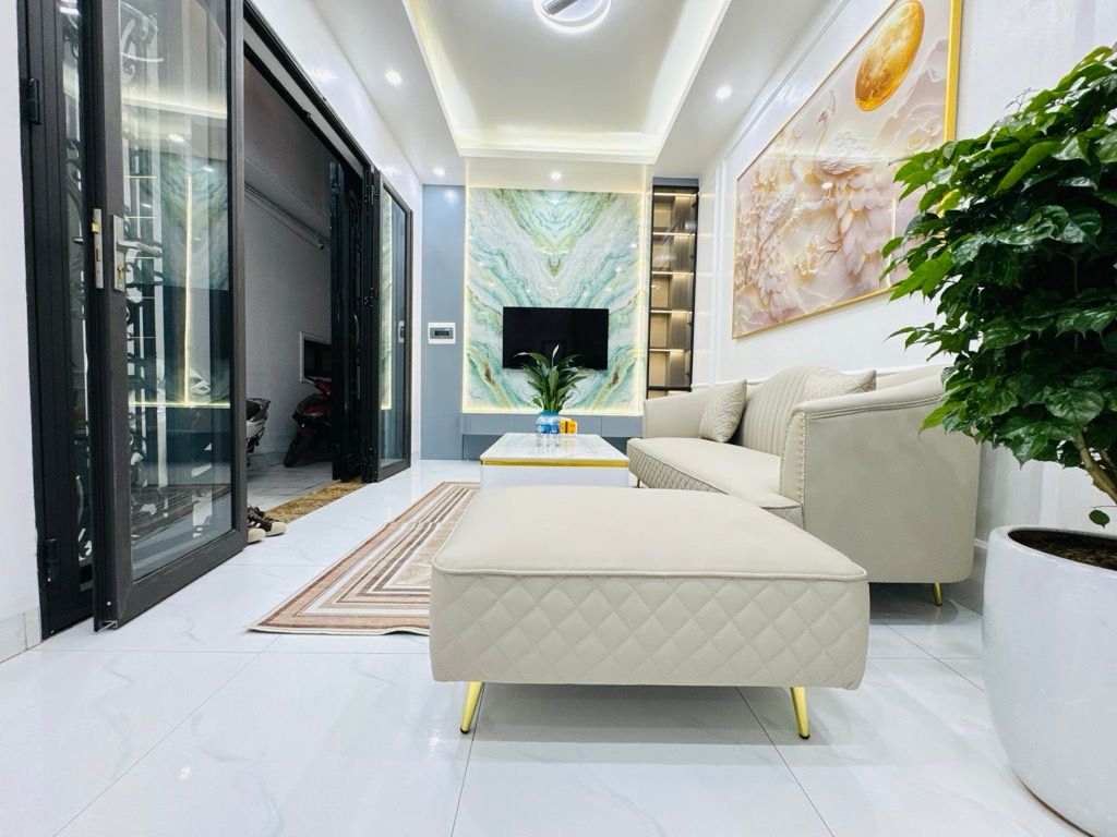 Bán Nhà Ngõ Quỳnh, Bạch Mai: 5 Tầng – 40m2 – Mặt Tiền 4m – Full Nội Thất – Giá 8.38 Tỷ