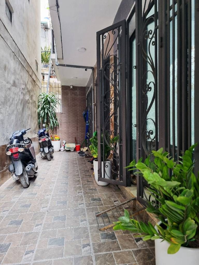 Bán nhà Hoàng Mai - diện tích 37m2 5 tầng - gần ô tô - giá 7,9 tỷ