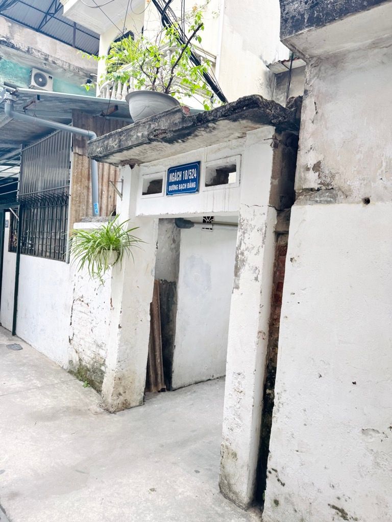 Bán nhà Bạch Đằng - diện tích 23,4m2 3 tầng - Ngõ 524 - giá 5,5 tỷ