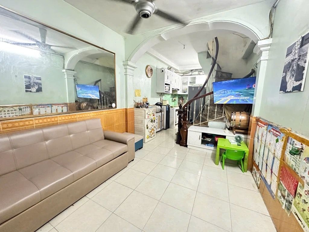 Bán nhà Bạch Đằng - diện tích 23,4m2 3 tầng - Ngõ 524 - giá 5,5 tỷ