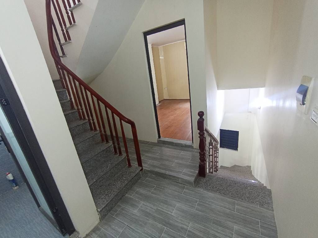 Bán nhà Lê Trọng Tấn - diện tích 37.4m2 3 tầng - gần ô tô - giá 2,65 tỷ