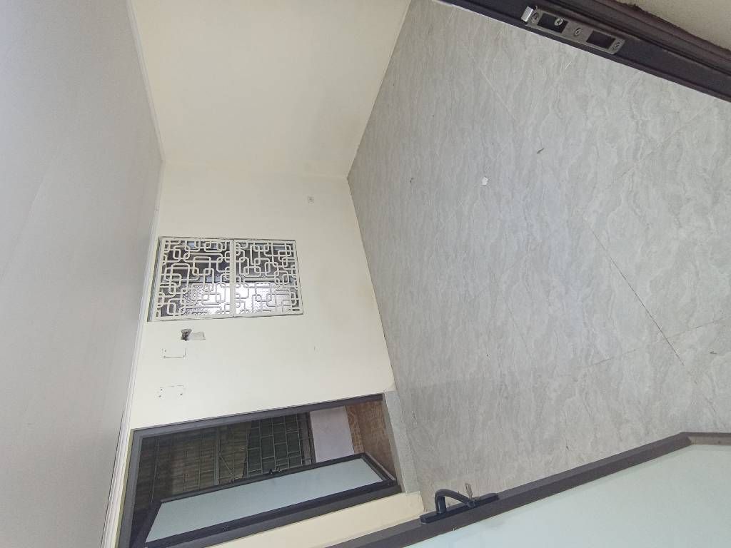 Bán nhà Lê Trọng Tấn - diện tích 37.4m2 3 tầng - gần ô tô - giá 2,65 tỷ