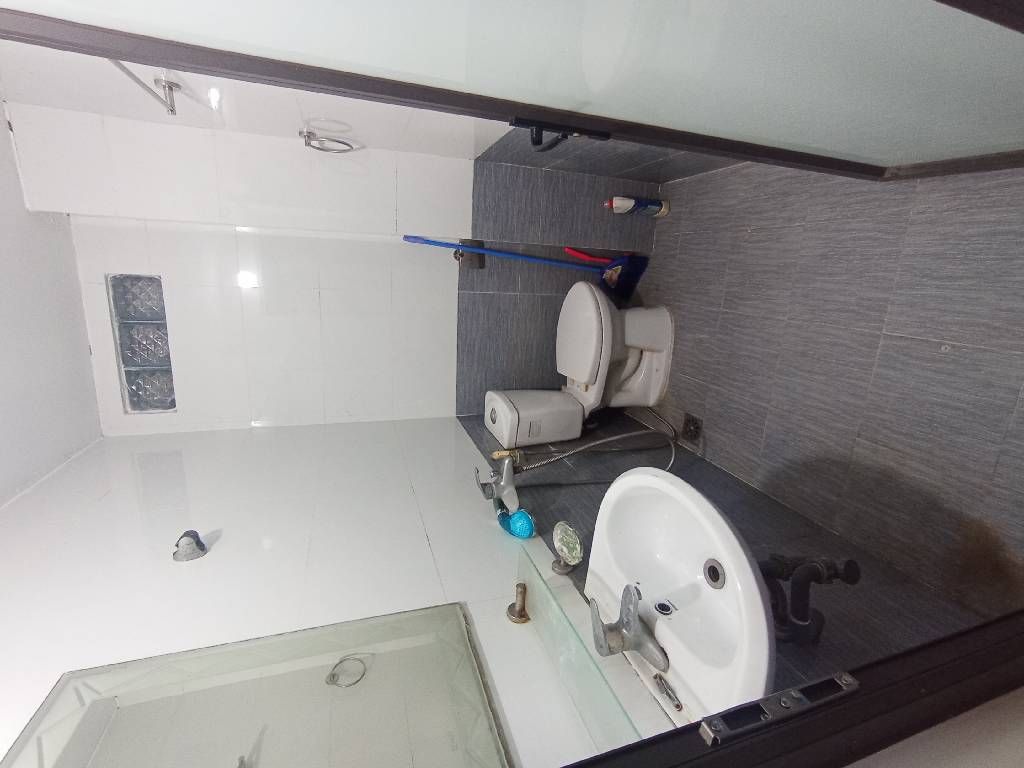 Bán nhà Lê Trọng Tấn - diện tích 37.4m2 3 tầng - gần ô tô - giá 2,65 tỷ