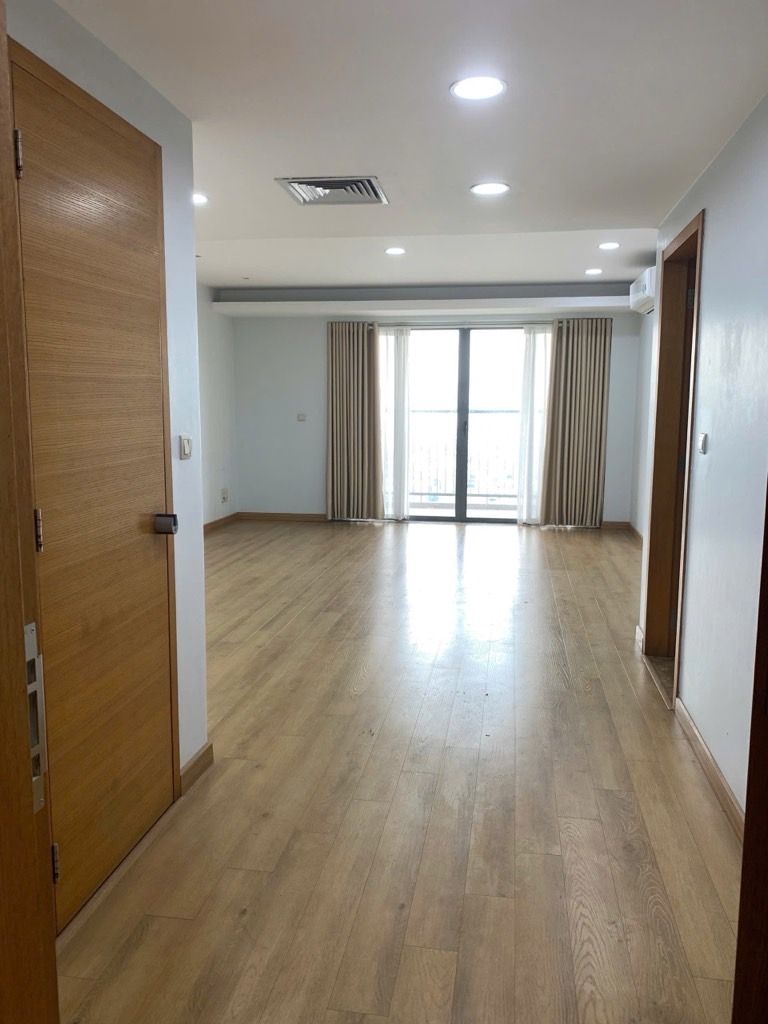 Bán nhà Láng Hạ - diện tích 131m2 1 tầng - Chung cư cao cấp - giá 18 tỷ