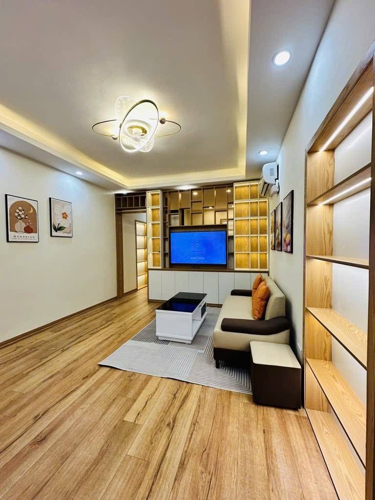 Bán Căn Hộ Tập Thể Nguyễn Công Trứ: Tầng 2 – 90m2 Sử Dụng – 3 Ngủ – Sát Vincom – Giá 5.1 Tỷ