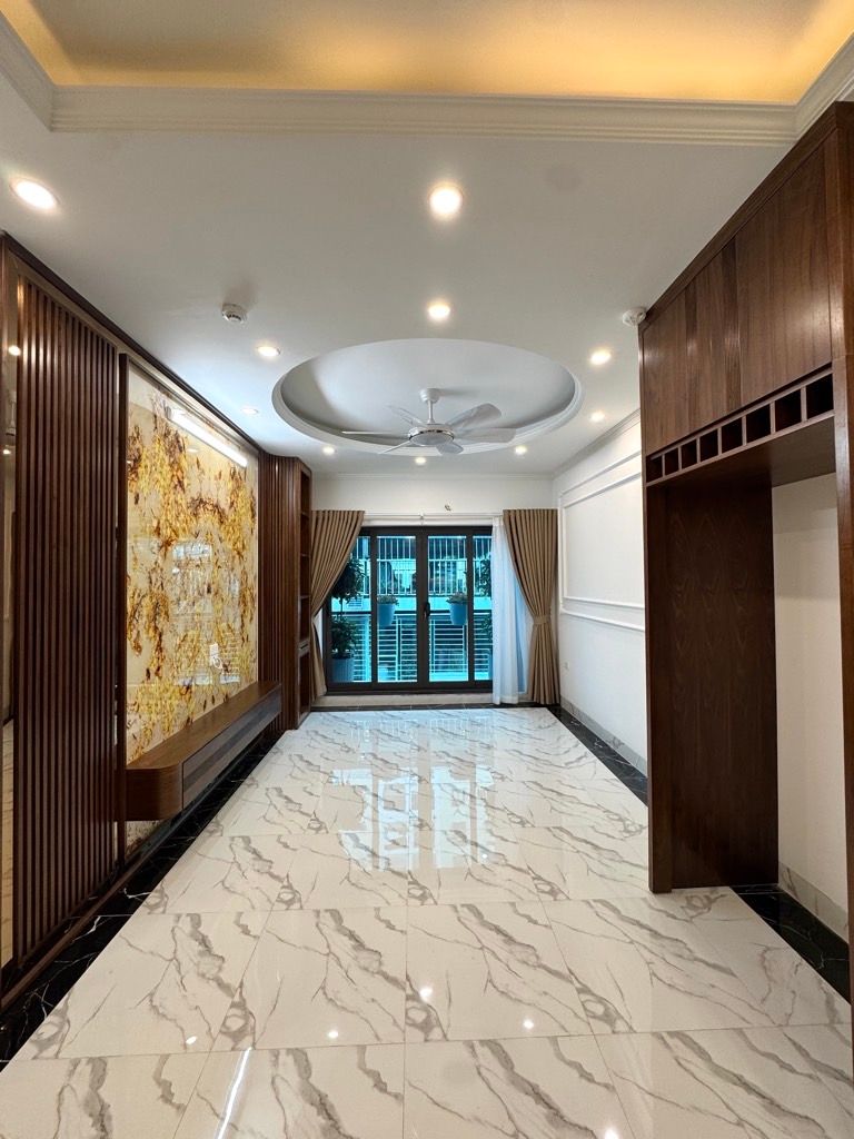 Bán nhà Hoàng Đạo Thành - diện tích 41.9m2 8 tầng - Ô TÔ TRÁNH, VỈA HÈ - giá 20 tỷ