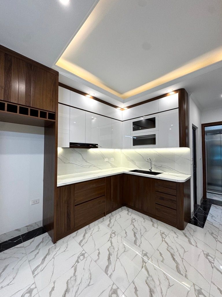 Bán nhà Hoàng Đạo Thành - diện tích 41.9m2 8 tầng - Ô TÔ TRÁNH, VỈA HÈ - giá 20 tỷ