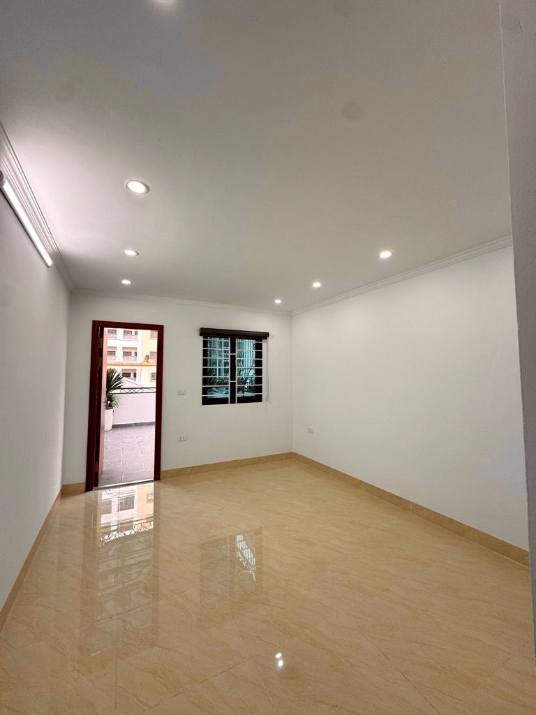 Bán nhà Hoàng Đạo Thành - diện tích 41.9m2 8 tầng - Ô TÔ TRÁNH, VỈA HÈ - giá 20 tỷ