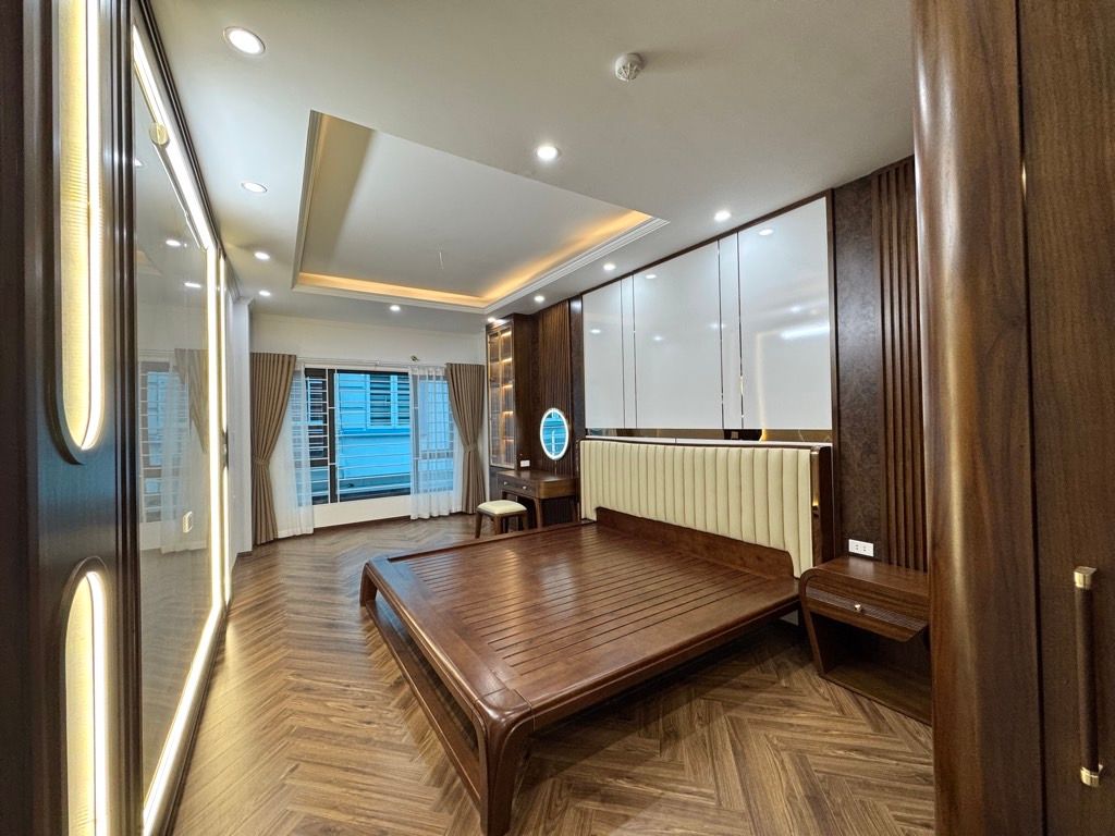 Bán nhà Hoàng Đạo Thành - diện tích 41.9m2 8 tầng - Ô TÔ TRÁNH, VỈA HÈ - giá 20 tỷ