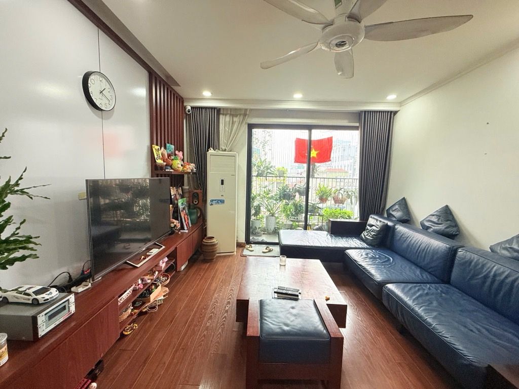 Bán nhà Kim Giang - diện tích 99.7m2 30 tầng - Lô góc, 3 ngủ - giá 9,8 tỷ