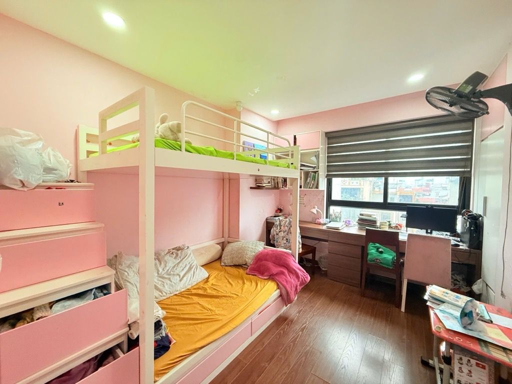 Bán nhà Kim Giang - diện tích 99.7m2 30 tầng - Lô góc, 3 ngủ - giá 9,8 tỷ