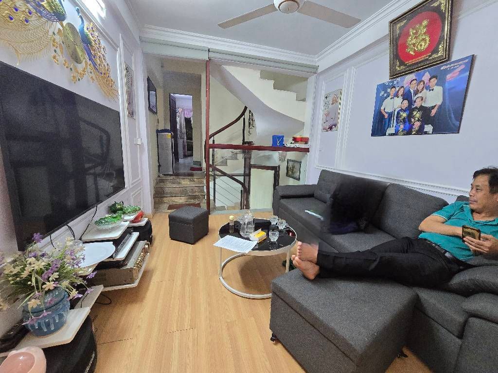 Bán nhà Vĩnh Hưng - diện tích 52m2 6 tầng - Mặt phố kinh doanh sầm uất - giá 20 tỷ