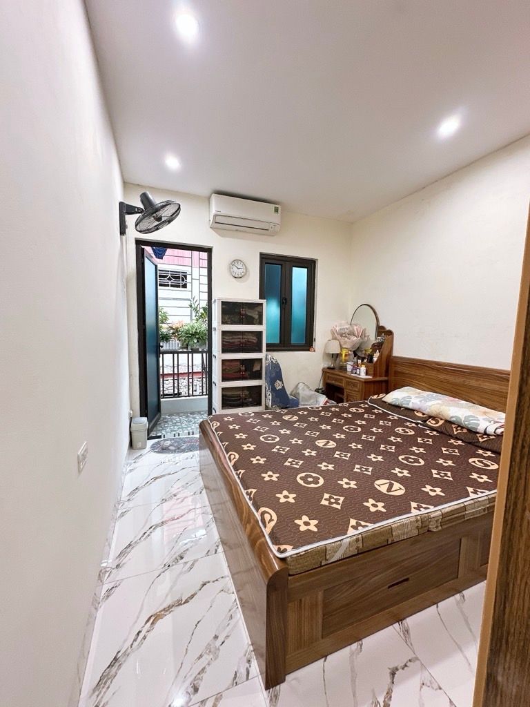 Bán nhà Tân Khai - diện tích 30.4m2 2 tầng - gần Lĩnh Nam - giá 2.6 tỷ