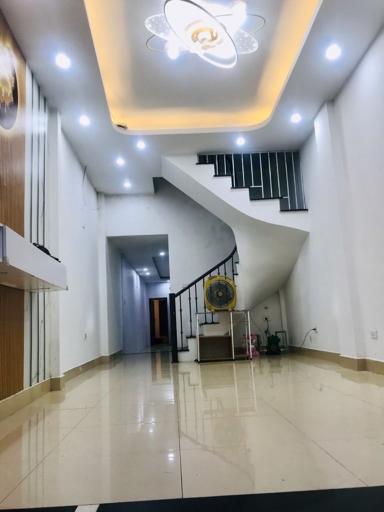 Bán nhà Trương Định - diện tích 52m2 3 tầng - Ô tô đỗ cửa - giá 6,6 tỷ