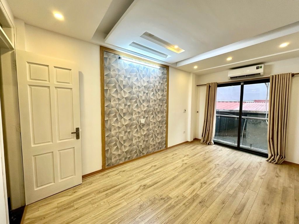 Bán nhà Nguyễn Chính - diện tích 30m2 5 tầng - gần ô tô - giá 7,75 tỷ